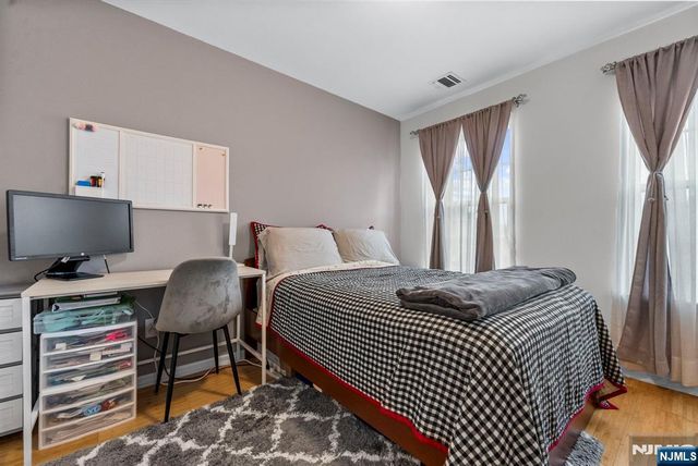 6 Creekside Court, Secaucus, NJ 07094