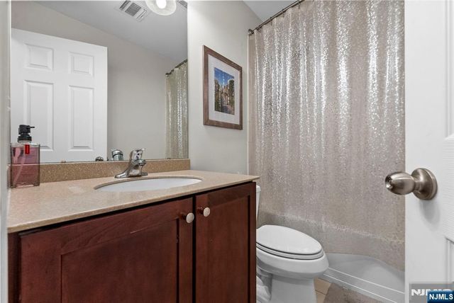 6 Creekside Court, Secaucus, NJ 07094