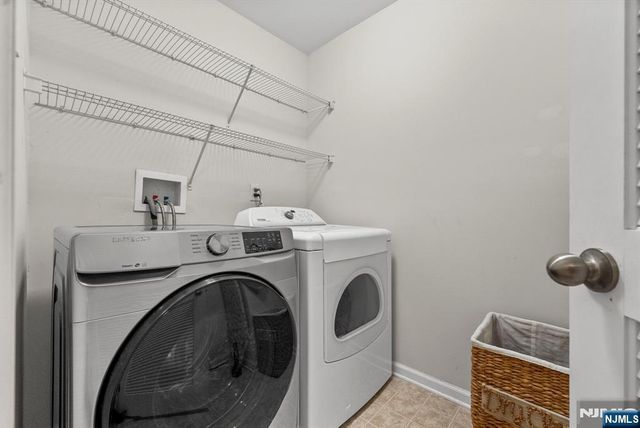 6 Creekside Court, Secaucus, NJ 07094