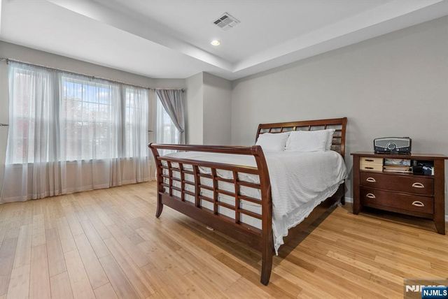 6 Creekside Court, Secaucus, NJ 07094