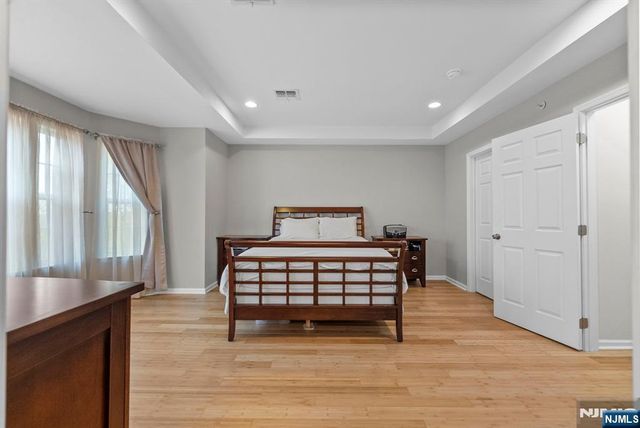 6 Creekside Court, Secaucus, NJ 07094