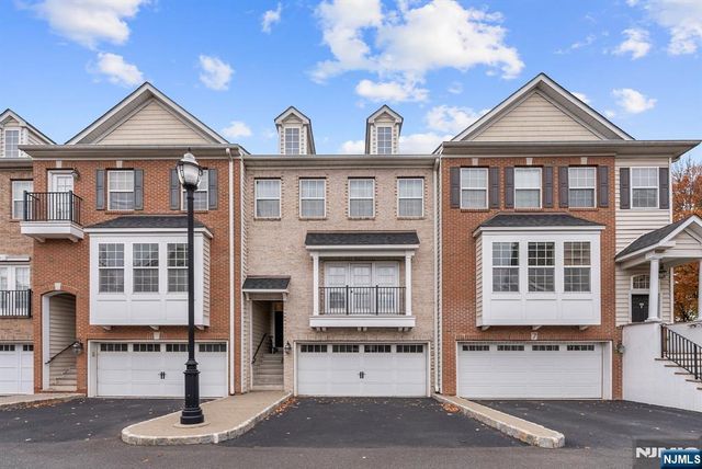 6 Creekside Court, Secaucus, NJ 07094