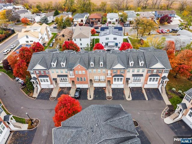 6 Creekside Court, Secaucus, NJ 07094