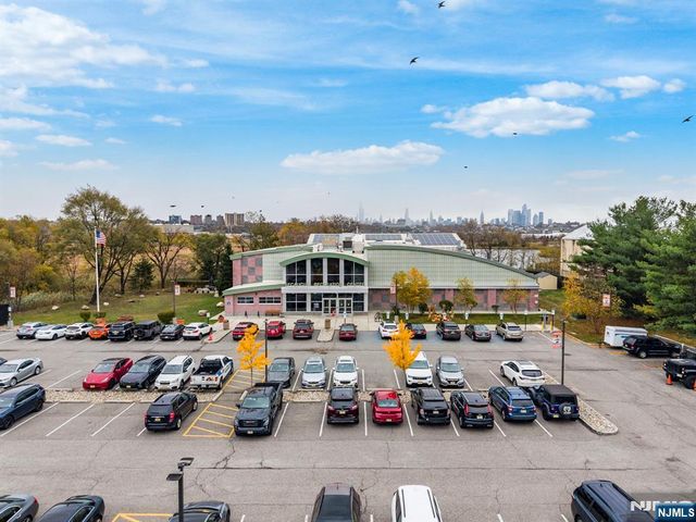 6 Creekside Court, Secaucus, NJ 07094