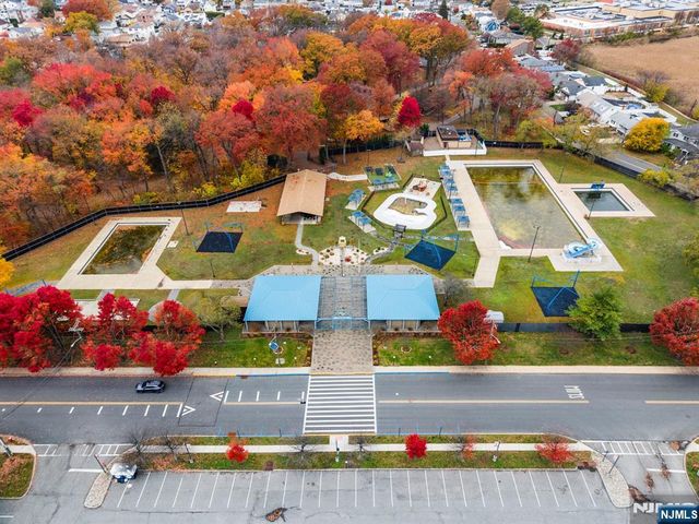 6 Creekside Court, Secaucus, NJ 07094