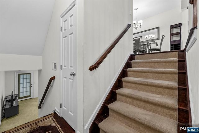 6 Creekside Court, Secaucus, NJ 07094