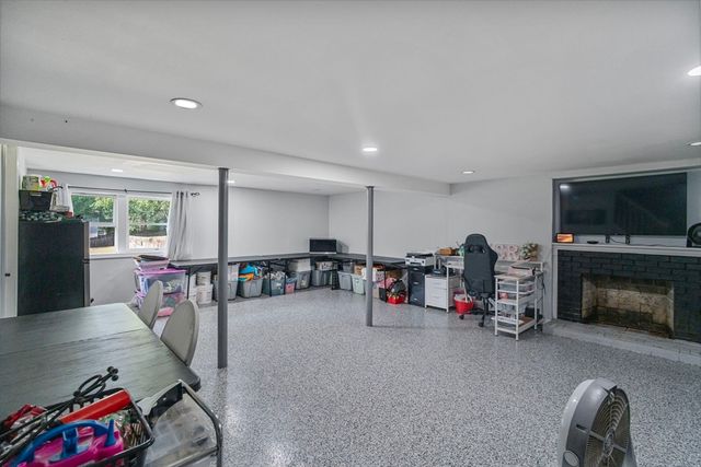 281 Newton Rd, Springfield, MA 01118