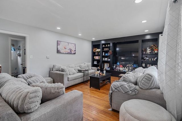 281 Newton Rd, Springfield, MA 01118