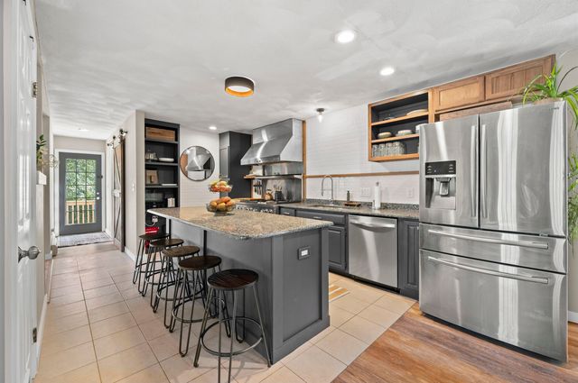 29 Dixon Way, Seabrook, NH 03874