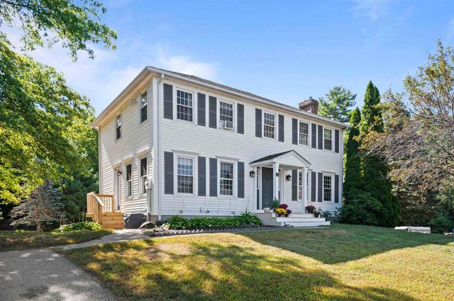 29 Dixon Way, Seabrook, NH 03874