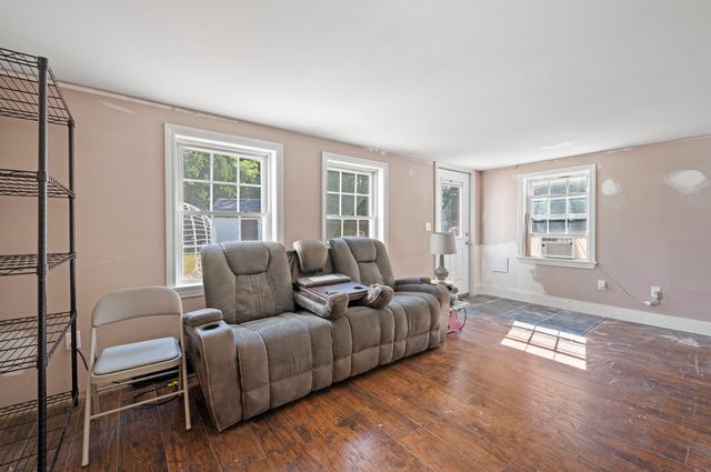 29 Dixon Way, Seabrook, NH 03874