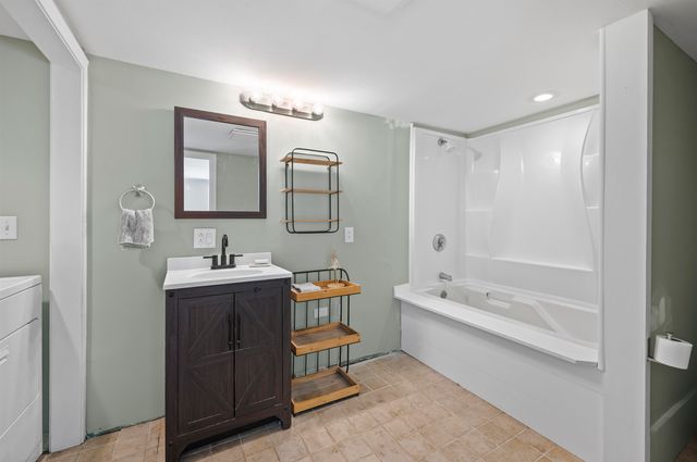 29 Dixon Way, Seabrook, NH 03874