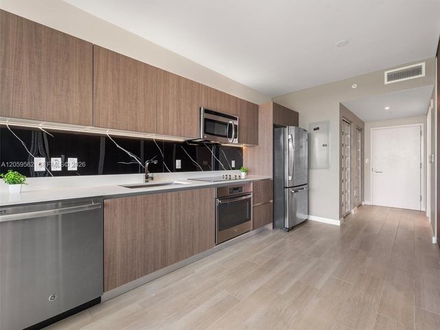 1600 SW 1st Ave 711, Miami, FL 33129