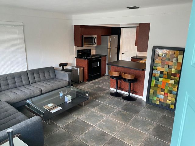 2056 NE 9th Avenue, Wilton Manors, FL 33305