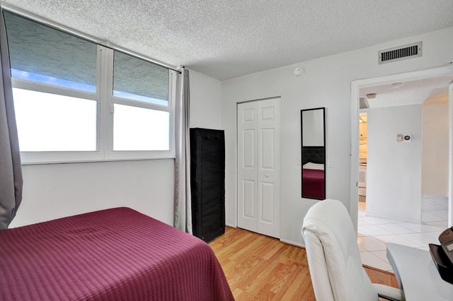 9480 Poinciana Place 304, Davie, FL 33324