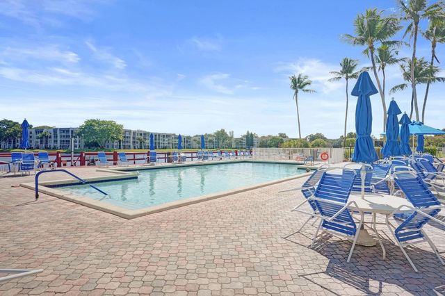 9480 Poinciana Place 304, Davie, FL 33324