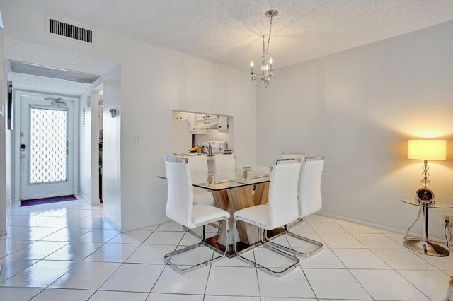 9480 Poinciana Place 304, Davie, FL 33324