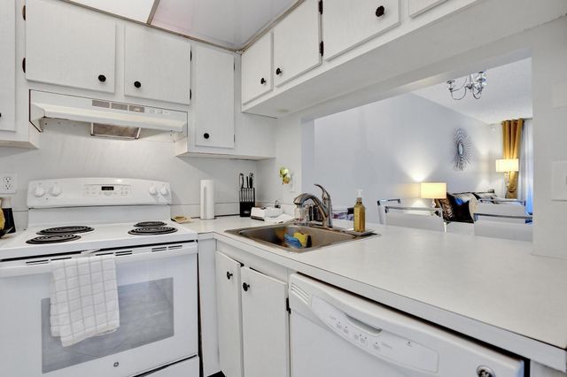 9480 Poinciana Place 304, Davie, FL 33324