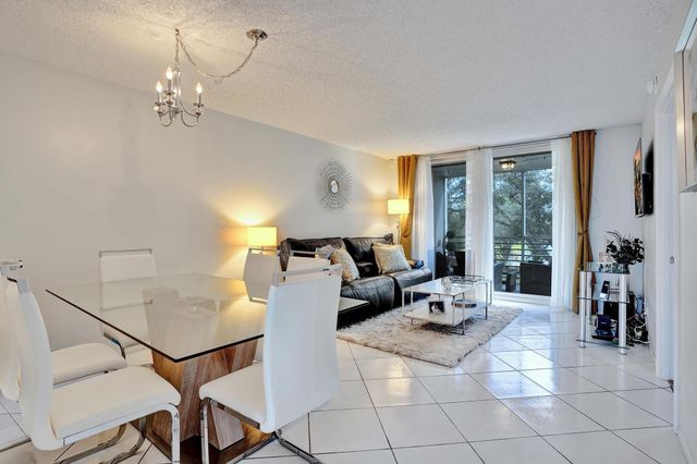 9480 Poinciana Place 304, Davie, FL 33324