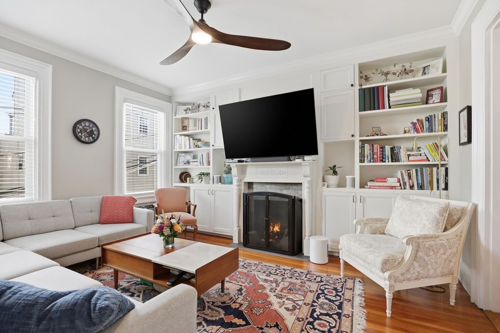 16 Sackville St 2, Boston, MA 02129