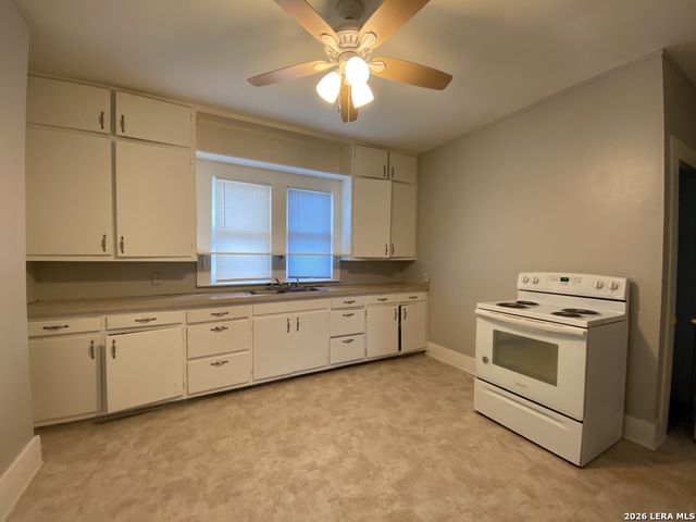 405 S WASHINGTON AVE, New Braunfels, TX 78130
