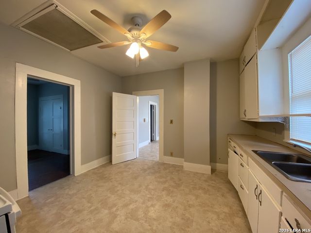 405 S WASHINGTON AVE, New Braunfels, TX 78130