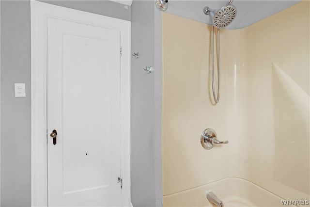 2915 Porter Road, Niagara Falls, NY 14305