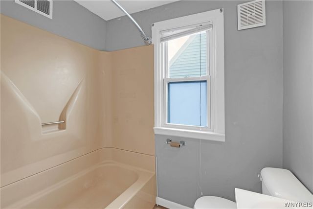 2915 Porter Road, Niagara Falls, NY 14305