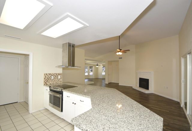 1879 E El Paso Avenue, Fresno, CA 93720