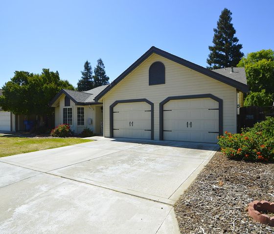 1879 E El Paso Avenue, Fresno, CA 93720