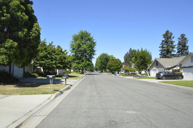 1879 E El Paso Avenue, Fresno, CA 93720