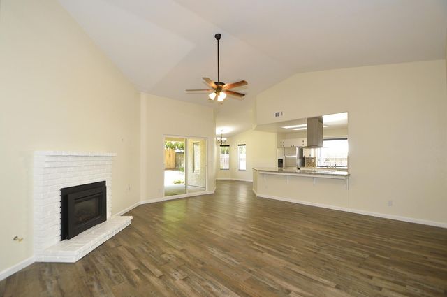1879 E El Paso Avenue, Fresno, CA 93720