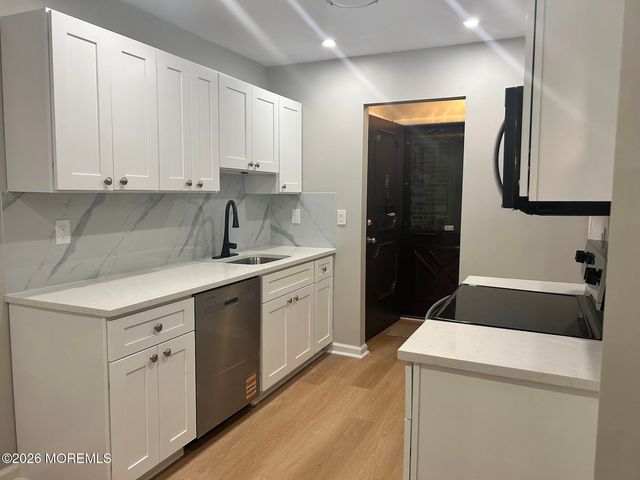 140 Amberly Drive J, Englishtown, NJ 07726