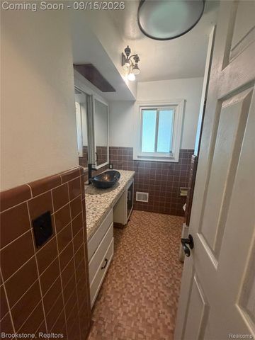 17889 BONSTELLE Avenue, Southfield, MI 48075