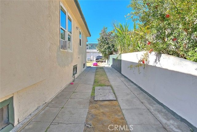 6915 Bonsallo, Lake Los Angeles, CA 90044