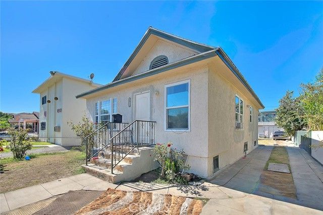 6915 Bonsallo, Lake Los Angeles, CA 90044