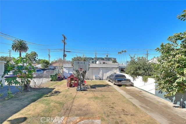 6915 Bonsallo, Lake Los Angeles, CA 90044