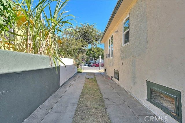 6915 Bonsallo, Lake Los Angeles, CA 90044