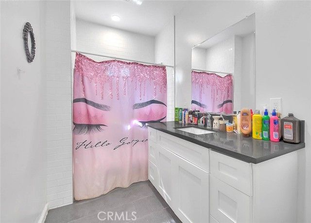 6915 Bonsallo, Lake Los Angeles, CA 90044