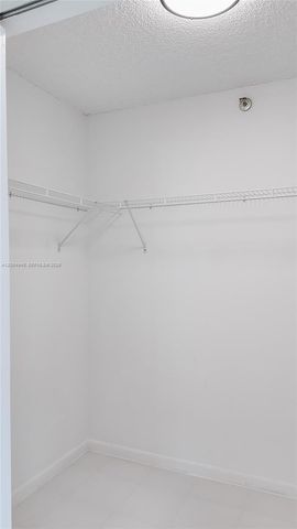 1700 NW N River Dr 106, Miami, FL 33125