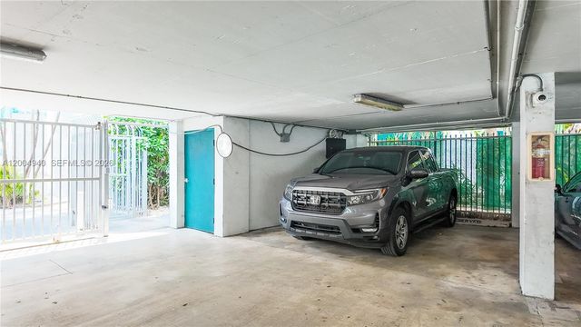 1700 NW N River Dr 106, Miami, FL 33125