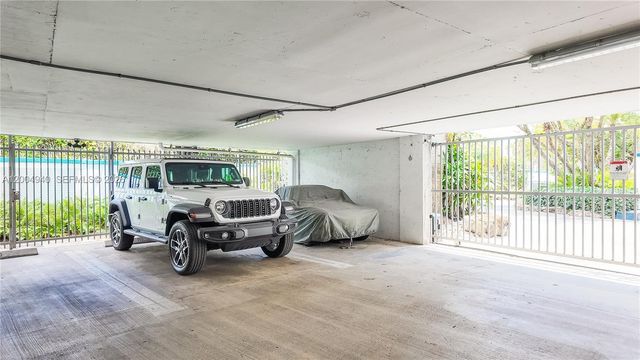 1700 NW N River Dr 106, Miami, FL 33125