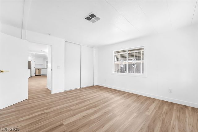4684 Royal Ridge Way, Las Vegas, NV 89103