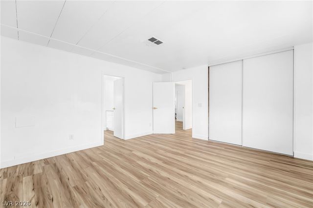 4684 Royal Ridge Way, Las Vegas, NV 89103