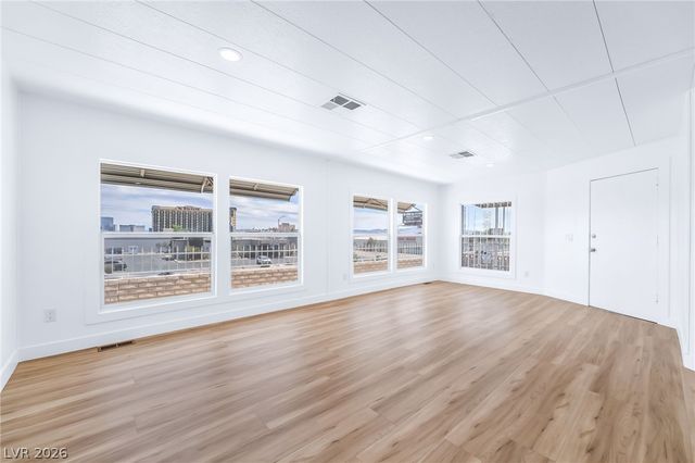 4684 Royal Ridge Way, Las Vegas, NV 89103