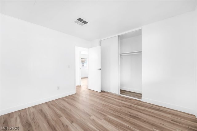 4684 Royal Ridge Way, Las Vegas, NV 89103