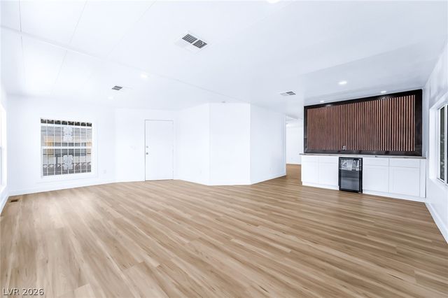 4684 Royal Ridge Way, Las Vegas, NV 89103