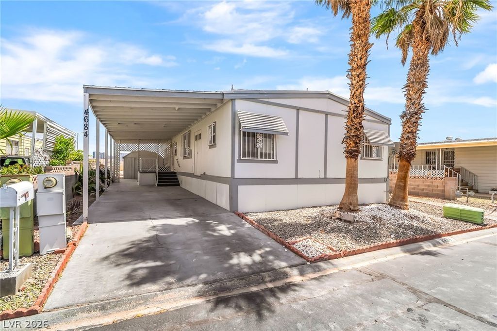 4684 Royal Ridge Way, Las Vegas, NV 89103