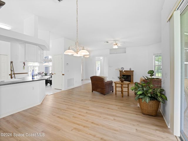 107 Larchmont Terrace W, Sebastian, FL 32958