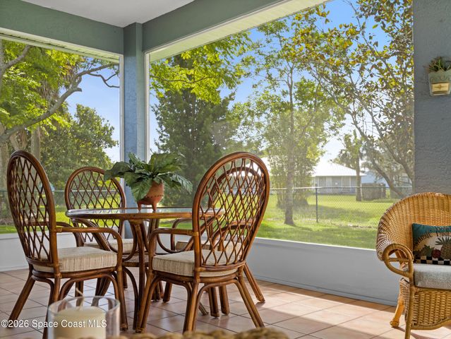 107 Larchmont Terrace W, Sebastian, FL 32958